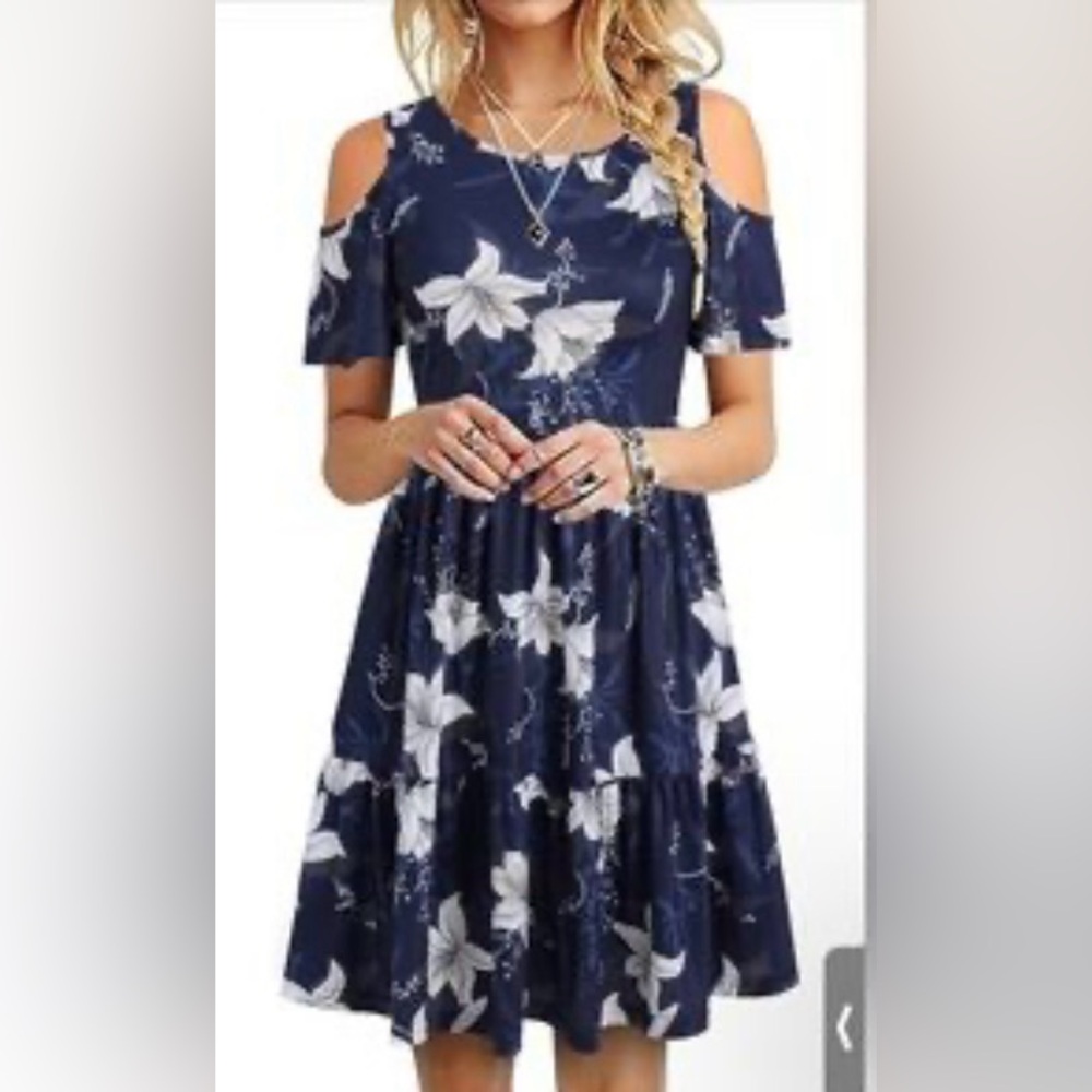 NWT Floral Woman’s Dress, Side Pockets. Size S.